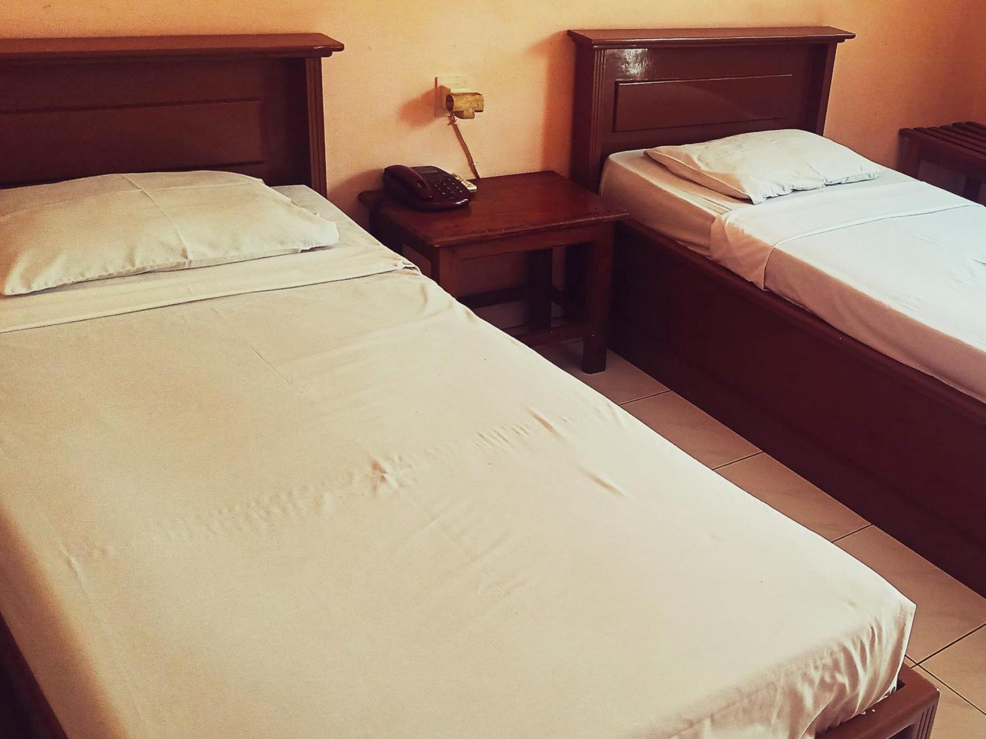 Hotel Wijaya ปูร์โวเคอร์โต ภายนอก รูปภาพ
